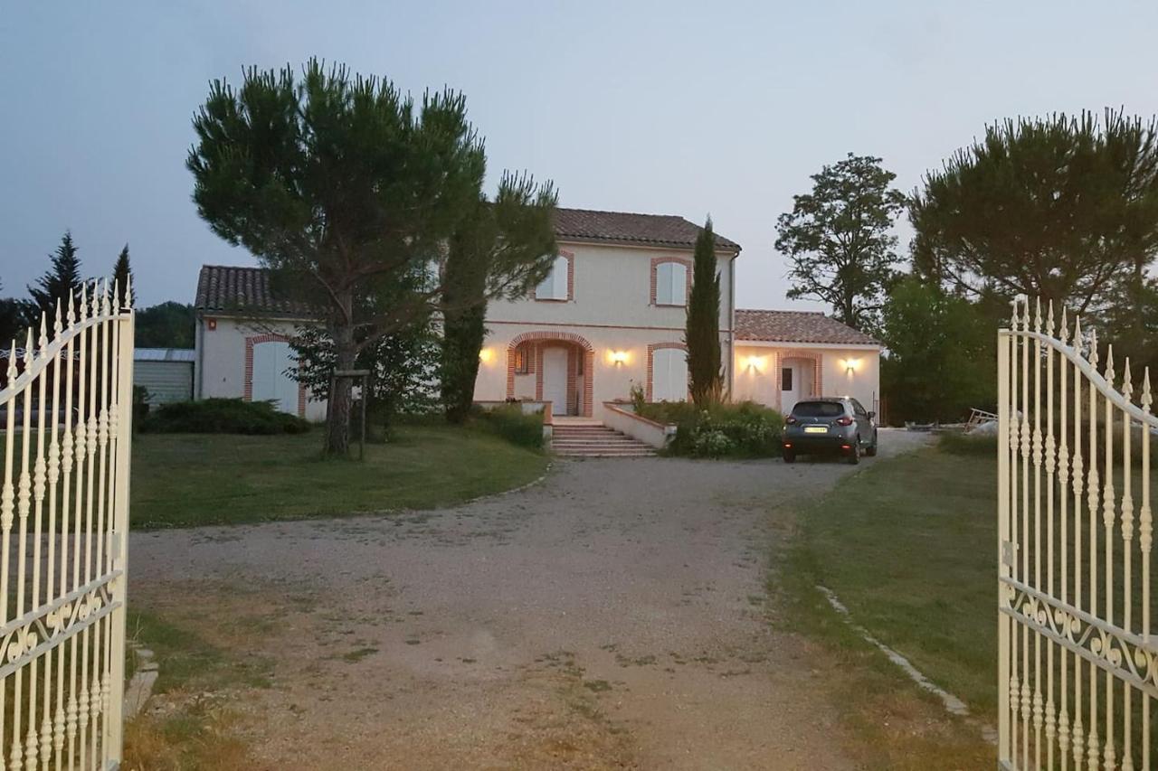 Logement Avec Piscine, Classe 3 Etoiles, De 42 M2 Tout Confort Au Calme Pour Un Couple Cahuzac-sur-Vère المظهر الخارجي الصورة